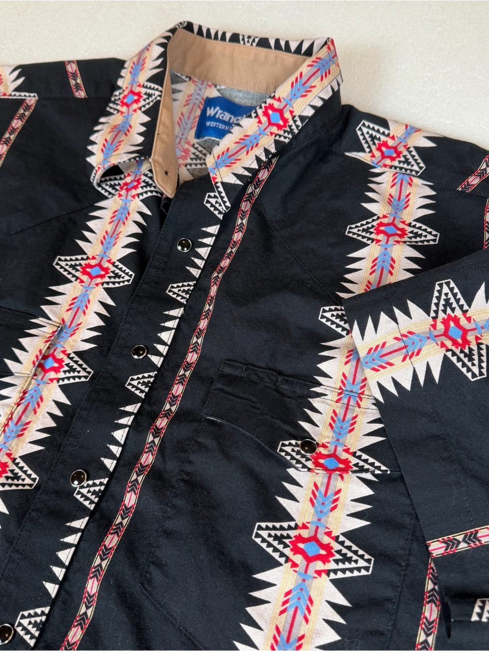Rare Wrangler Men’s Large Aztec Western Black Pearl Snap Short Sleeve Shirt